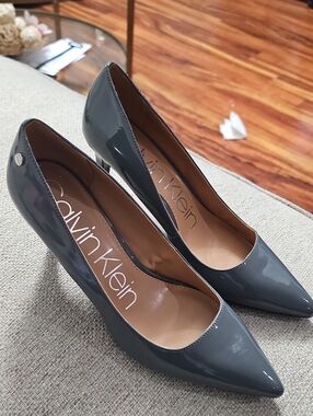 Calvin Klein Classic  Patent Pointed-Toe Pumps Dark Hray Size 8 NEW